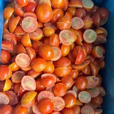 Fagyasztott koktélparadicsom fele